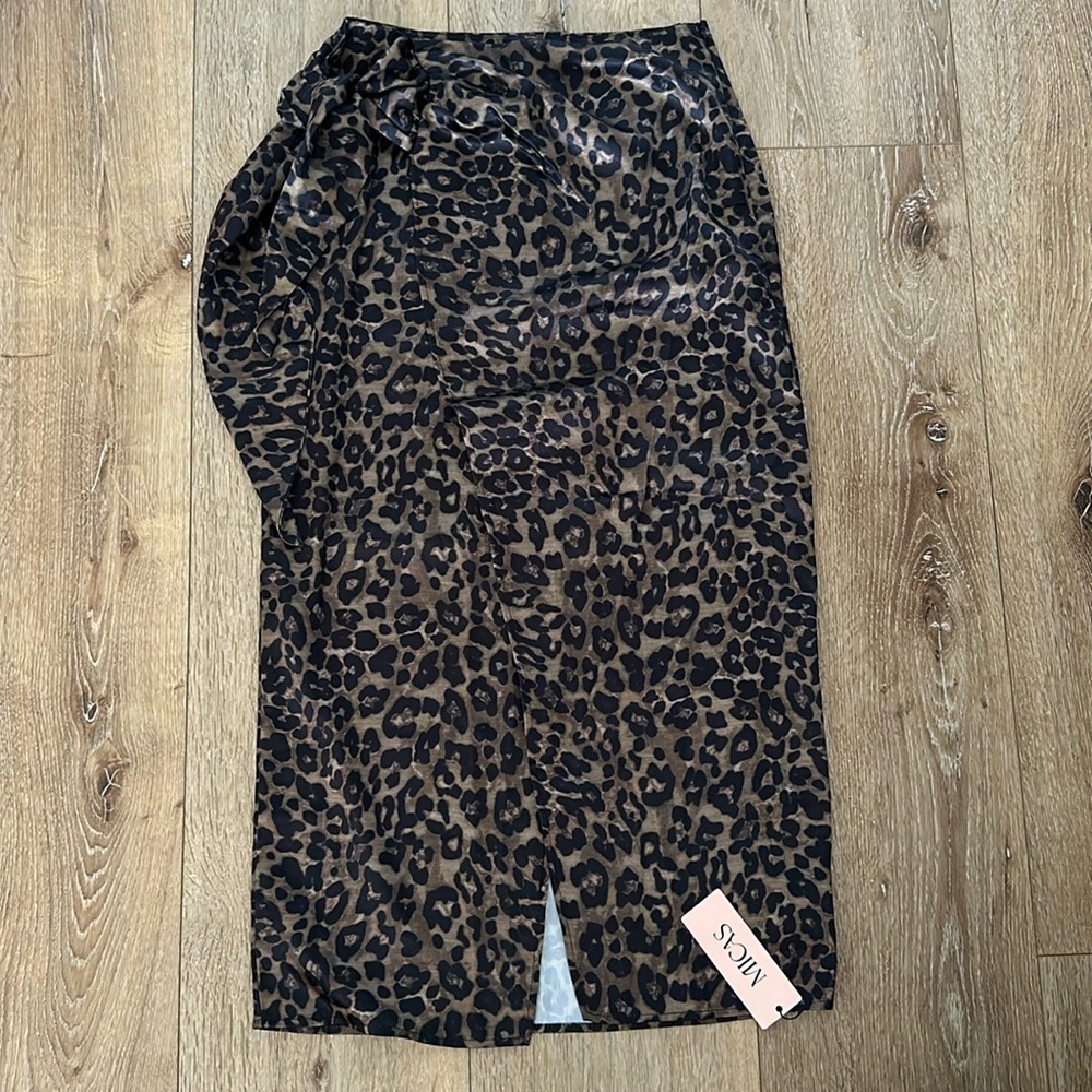 Micas leopard skirt with slit